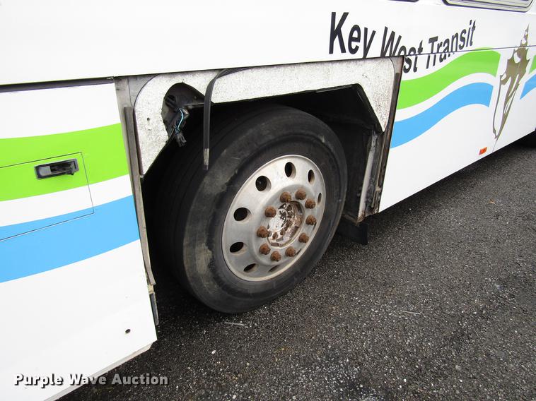 image for item DF7845 2001 Gillig G18E102R2 shuttle bus