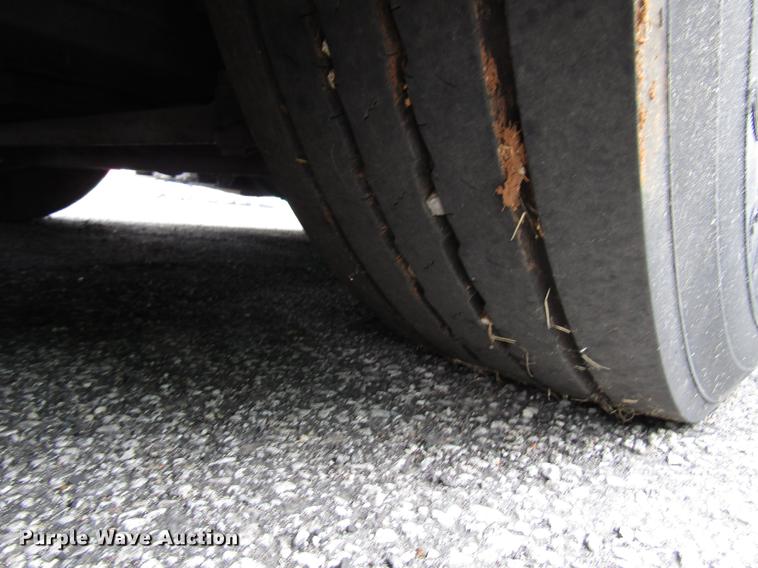 image for item DF7845 2001 Gillig G18E102R2 shuttle bus