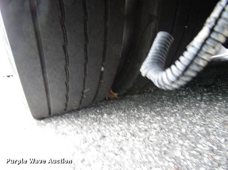 image for item DF7845 2001 Gillig G18E102R2 shuttle bus