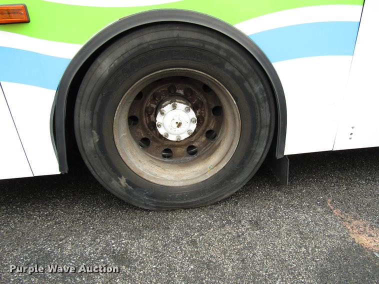 image for item DF7845 2001 Gillig G18E102R2 shuttle bus