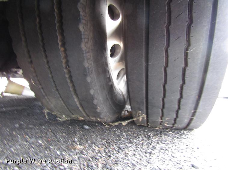 image for item DF7845 2001 Gillig G18E102R2 shuttle bus