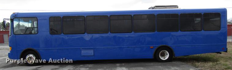 image for item DF7846 2005 Freightliner MB55 Champion shuttle bus