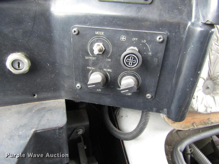 image for item DF7846 2005 Freightliner MB55 Champion shuttle bus