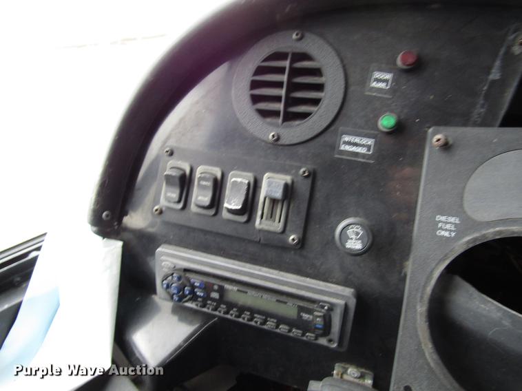 image for item DF7846 2005 Freightliner MB55 Champion shuttle bus