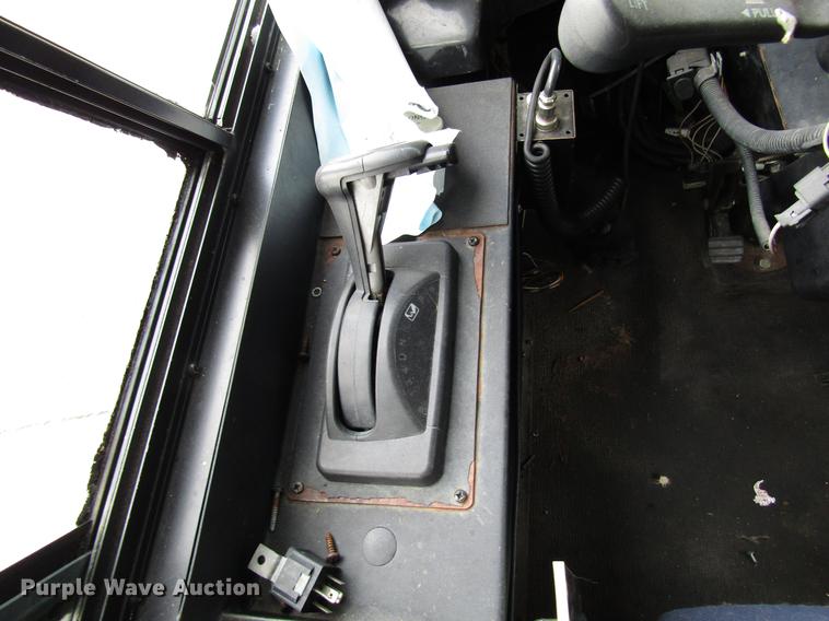 image for item DF7846 2005 Freightliner MB55 Champion shuttle bus