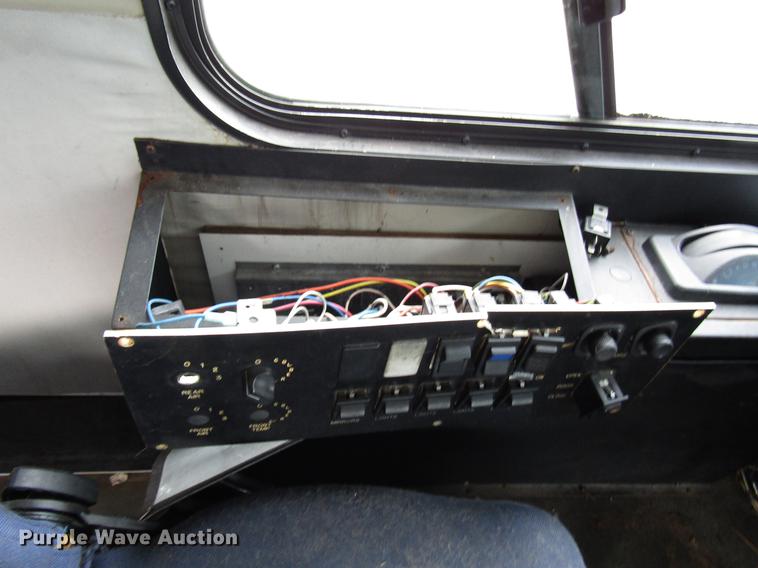 image for item DF7846 2005 Freightliner MB55 Champion shuttle bus