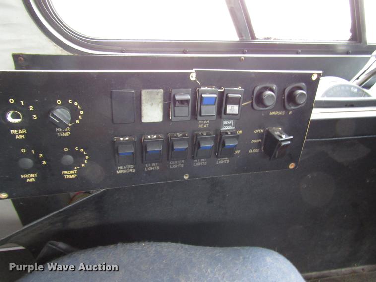 image for item DF7846 2005 Freightliner MB55 Champion shuttle bus