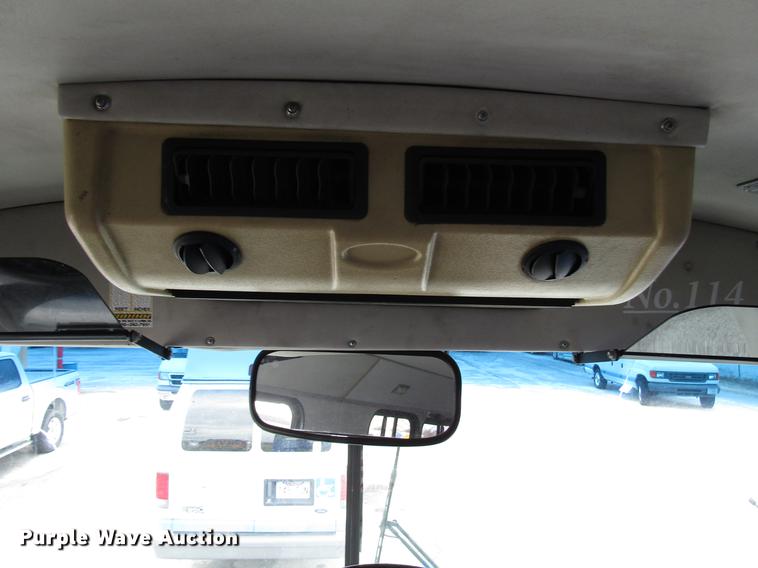 image for item DF7846 2005 Freightliner MB55 Champion shuttle bus