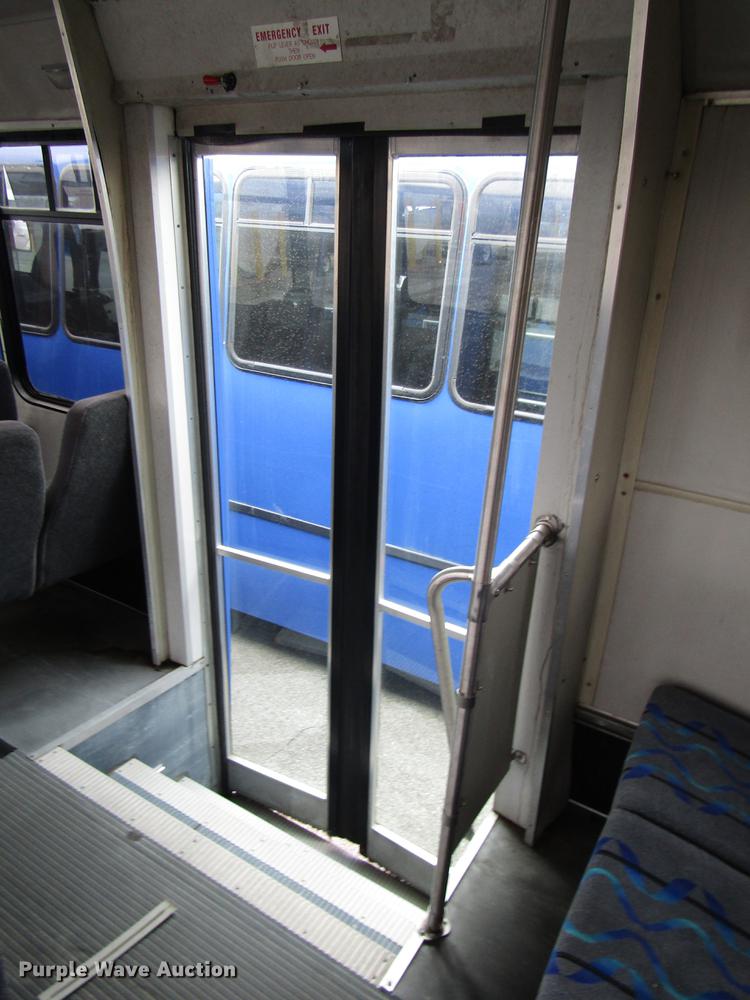 image for item DF7846 2005 Freightliner MB55 Champion shuttle bus