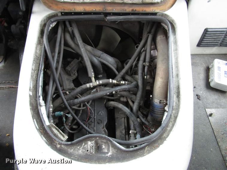 image for item DF7846 2005 Freightliner MB55 Champion shuttle bus