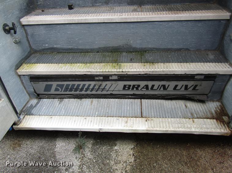 image for item DF7846 2005 Freightliner MB55 Champion shuttle bus