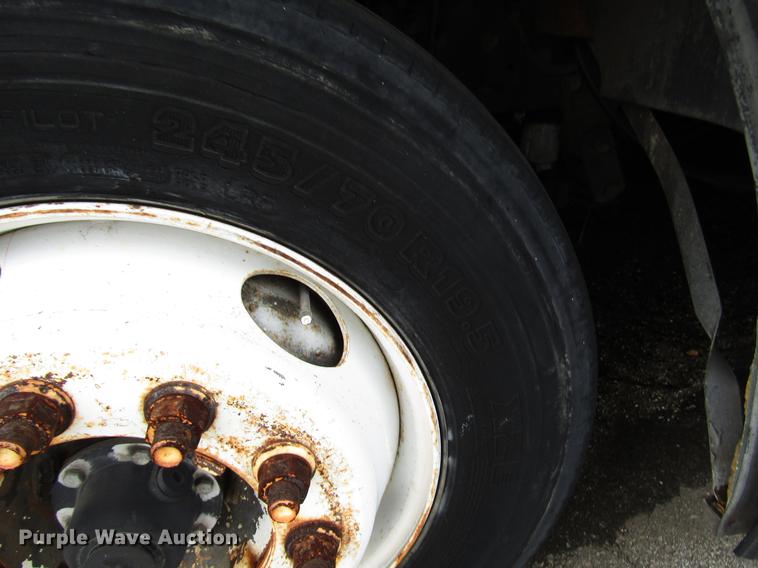 image for item DF7846 2005 Freightliner MB55 Champion shuttle bus