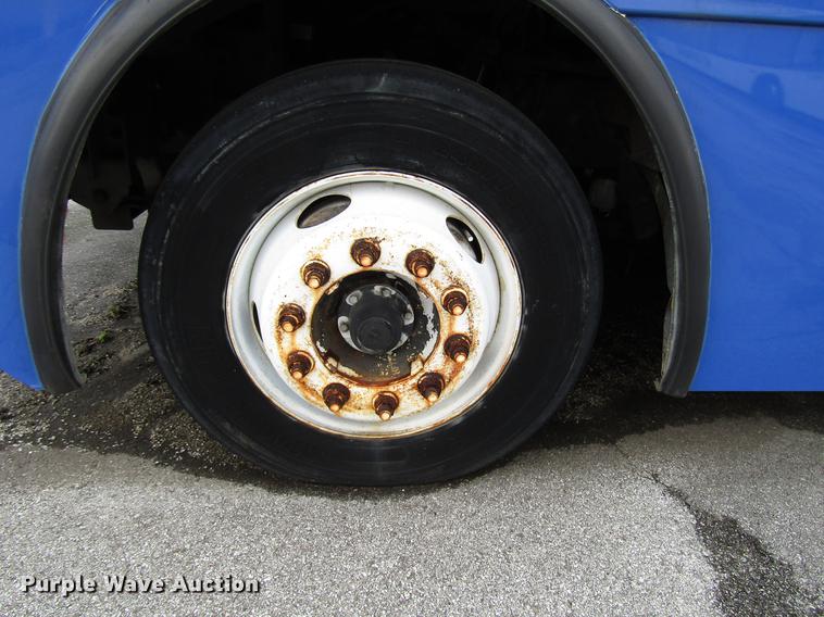 image for item DF7846 2005 Freightliner MB55 Champion shuttle bus