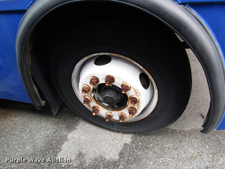 image for item DF7846 2005 Freightliner MB55 Champion shuttle bus