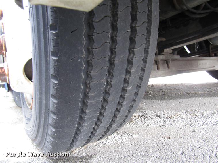 image for item DF7846 2005 Freightliner MB55 Champion shuttle bus