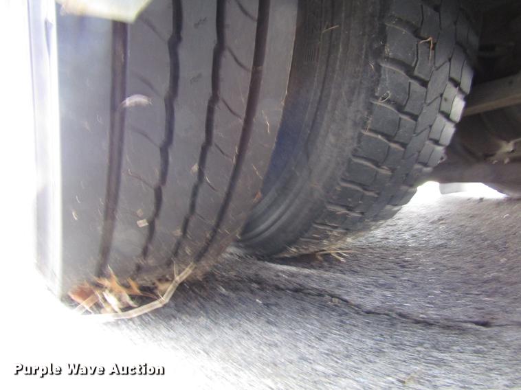 image for item DF7846 2005 Freightliner MB55 Champion shuttle bus