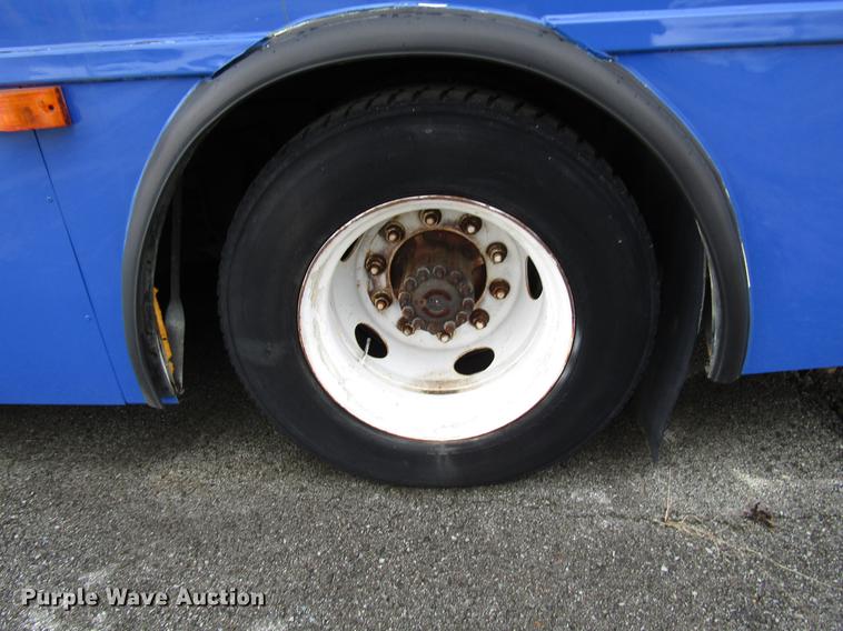 image for item DF7846 2005 Freightliner MB55 Champion shuttle bus