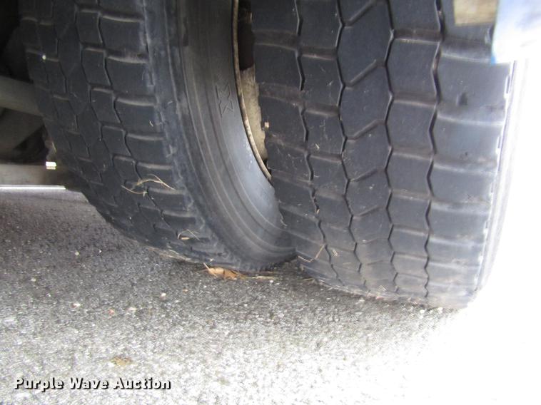 image for item DF7846 2005 Freightliner MB55 Champion shuttle bus