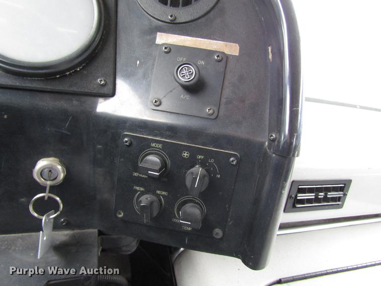 image for item DF7847 2005 Freightliner MB55 Champion shuttle bus