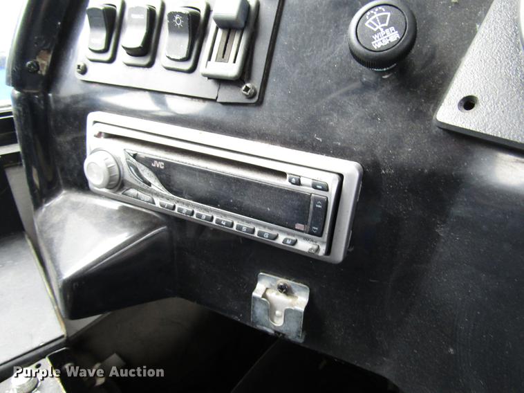 image for item DF7847 2005 Freightliner MB55 Champion shuttle bus