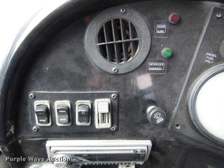 image for item DF7847 2005 Freightliner MB55 Champion shuttle bus