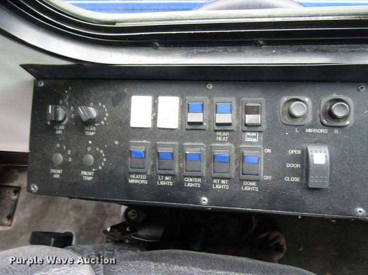 image for item DF7847 2005 Freightliner MB55 Champion shuttle bus