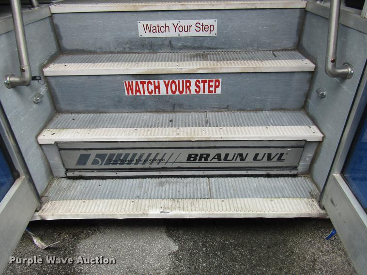 image for item DF7847 2005 Freightliner MB55 Champion shuttle bus