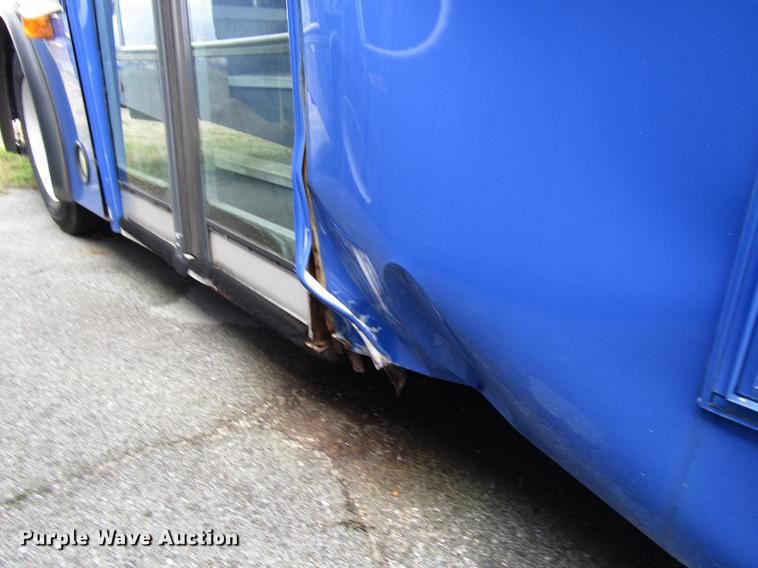 image for item DF7847 2005 Freightliner MB55 Champion shuttle bus