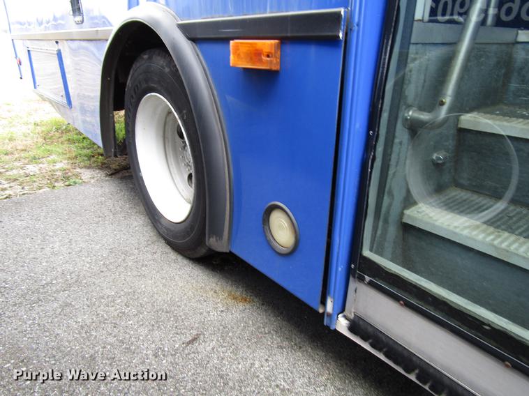 image for item DF7847 2005 Freightliner MB55 Champion shuttle bus