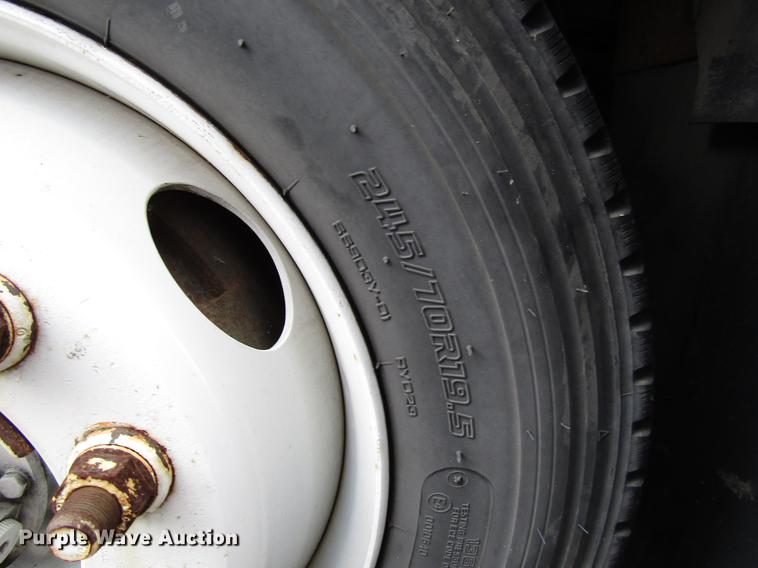 image for item DF7847 2005 Freightliner MB55 Champion shuttle bus