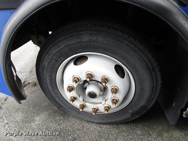 image for item DF7847 2005 Freightliner MB55 Champion shuttle bus