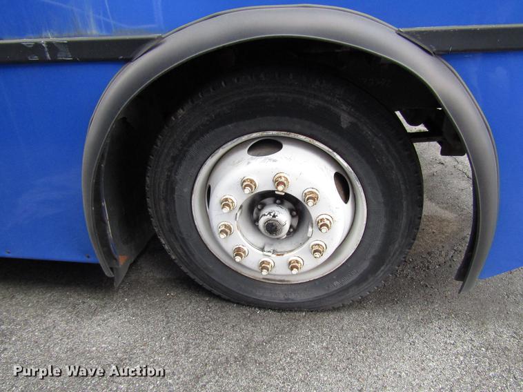 image for item DF7847 2005 Freightliner MB55 Champion shuttle bus