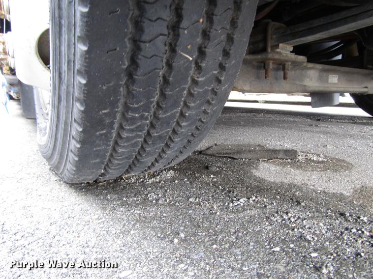 image for item DF7847 2005 Freightliner MB55 Champion shuttle bus