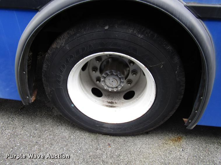 image for item DF7847 2005 Freightliner MB55 Champion shuttle bus