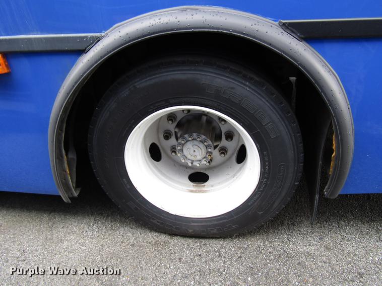 image for item DF7847 2005 Freightliner MB55 Champion shuttle bus