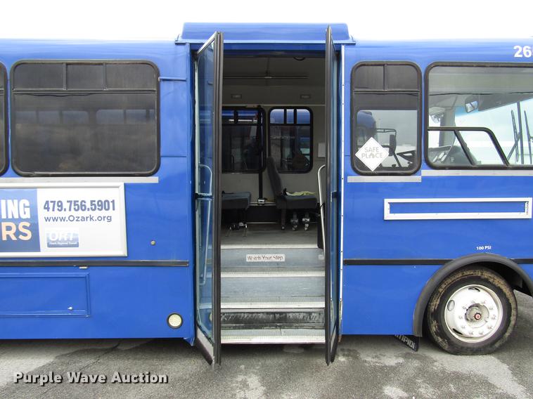 image for item DF7848 2005 Freightliner MB55 Champion shuttle bus