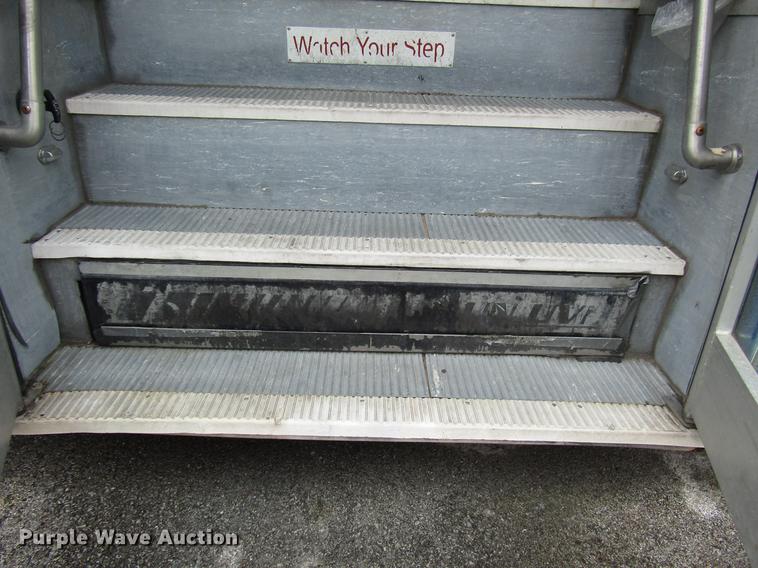 image for item DF7848 2005 Freightliner MB55 Champion shuttle bus