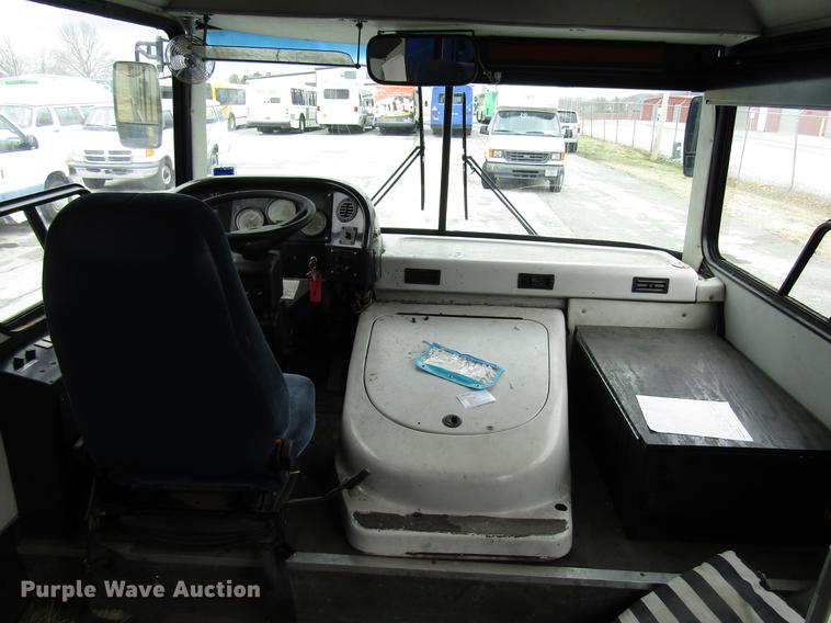 image for item DF7848 2005 Freightliner MB55 Champion shuttle bus