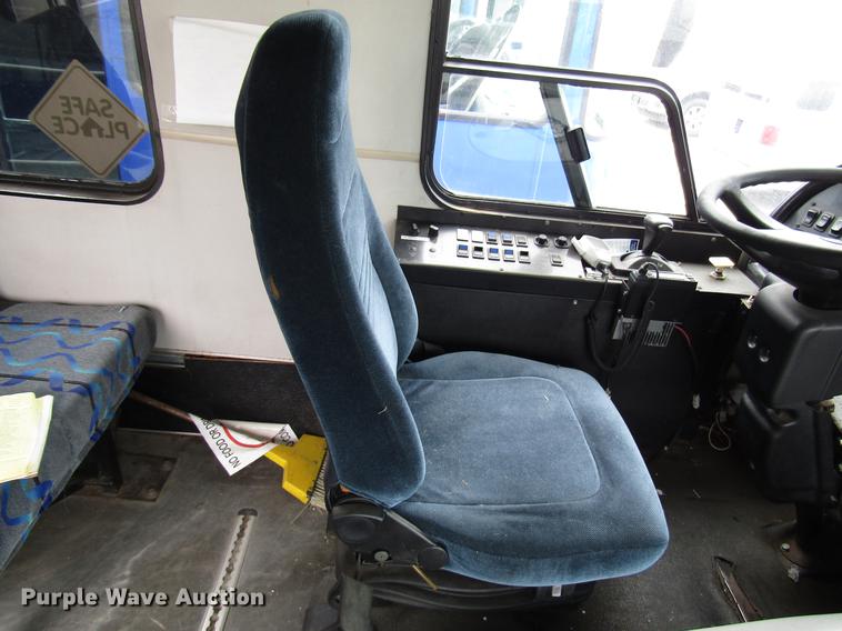 image for item DF7848 2005 Freightliner MB55 Champion shuttle bus