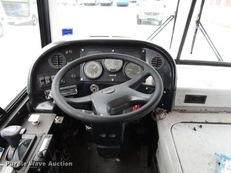 image for item DF7848 2005 Freightliner MB55 Champion shuttle bus