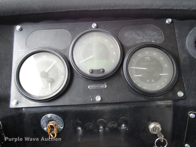 image for item DF7848 2005 Freightliner MB55 Champion shuttle bus