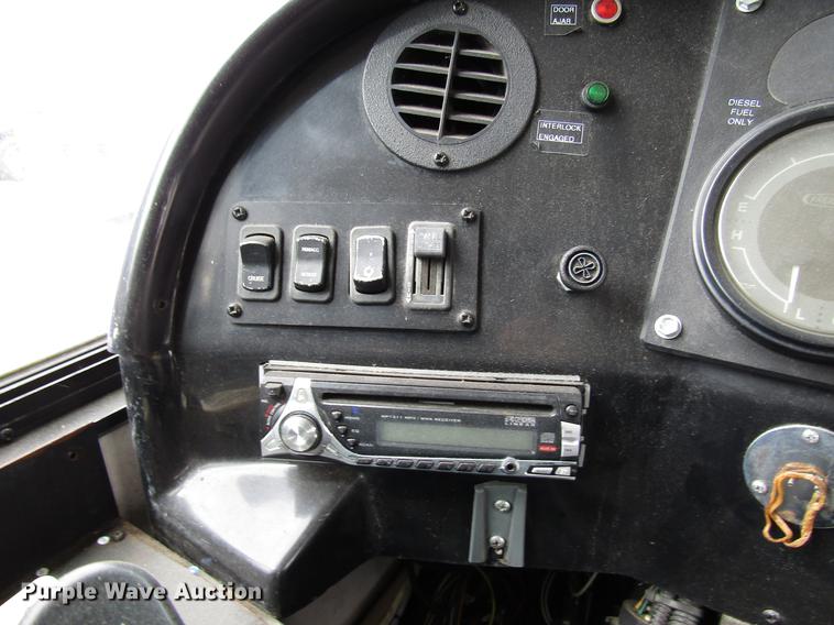 image for item DF7848 2005 Freightliner MB55 Champion shuttle bus