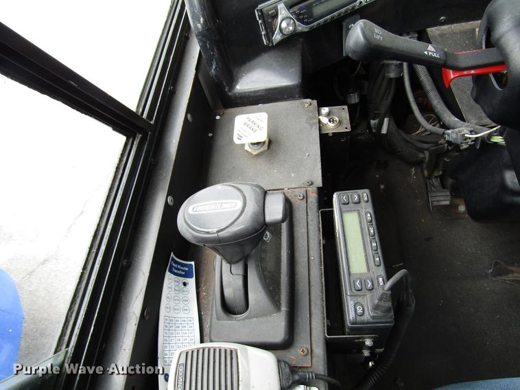 image for item DF7848 2005 Freightliner MB55 Champion shuttle bus