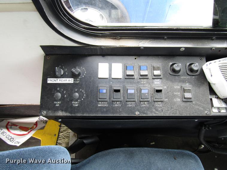 image for item DF7848 2005 Freightliner MB55 Champion shuttle bus