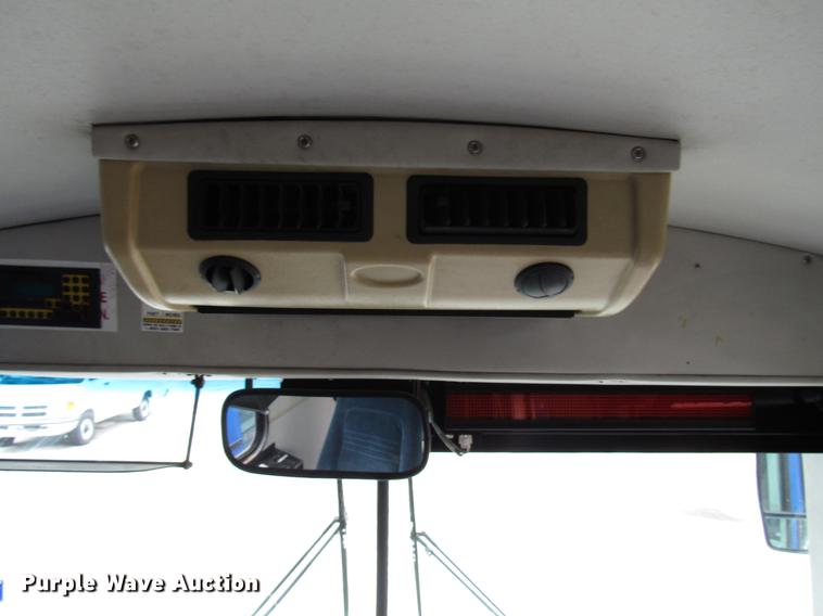 image for item DF7848 2005 Freightliner MB55 Champion shuttle bus