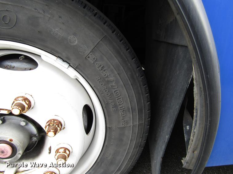 image for item DF7848 2005 Freightliner MB55 Champion shuttle bus