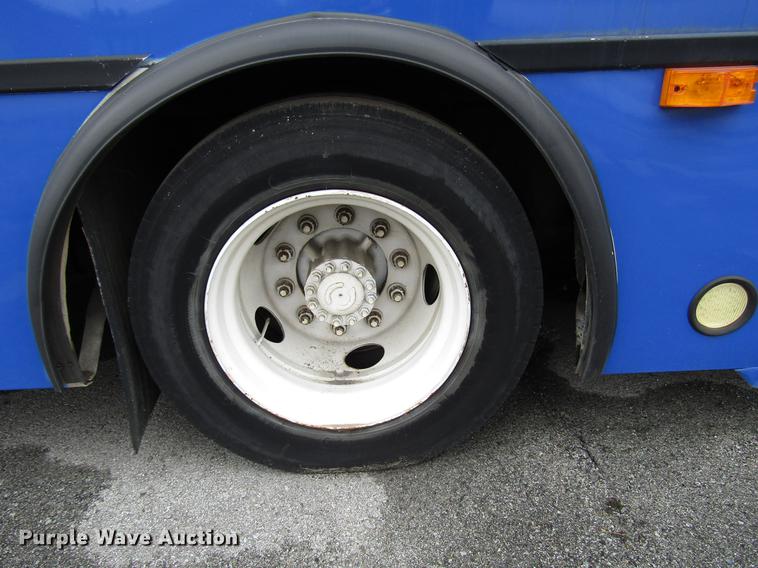 image for item DF7848 2005 Freightliner MB55 Champion shuttle bus