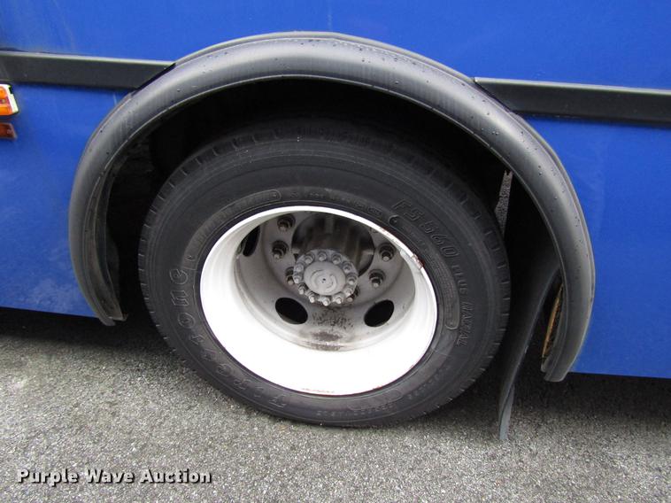 image for item DF7848 2005 Freightliner MB55 Champion shuttle bus