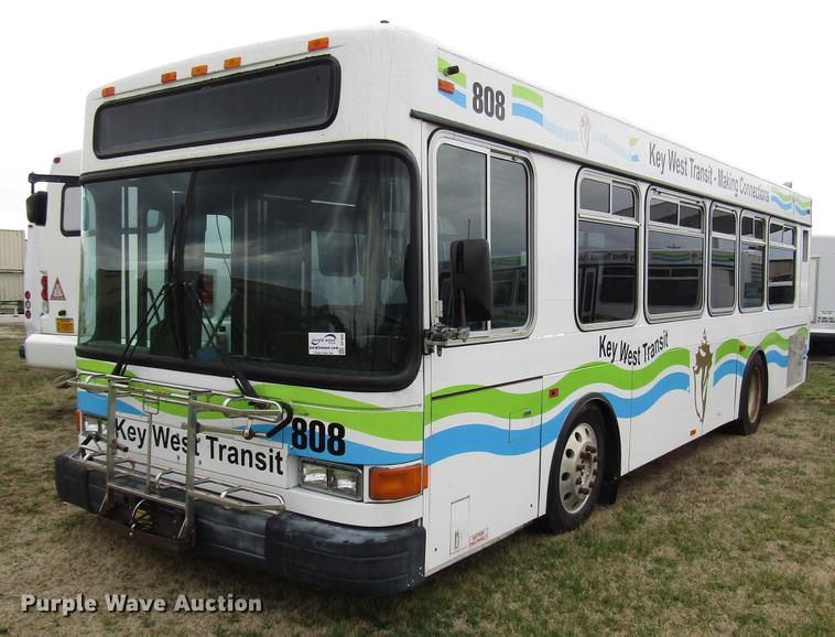 image for item DF7849 2001 Gillig G18E102R2 shuttle bus