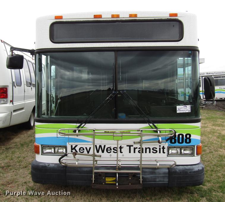 image for item DF7849 2001 Gillig G18E102R2 shuttle bus